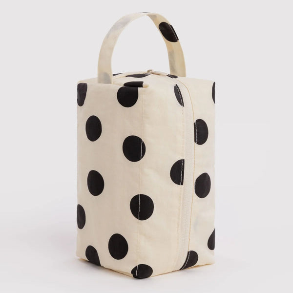 TROUSSE DE TOILETTE - crème à pois noir — par Baggu