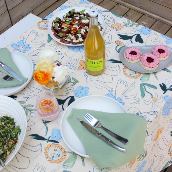 NAPPE - FILLES-FLEURS — par Ève Gravel x Julia GR