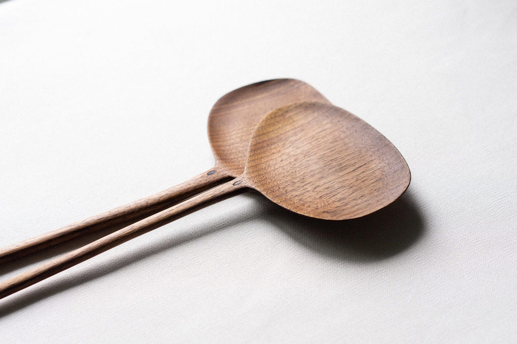 SERVICE SPOON SET IN BLACK WALNUT, 31 cm (Multiple Shapes) — par Lemyre