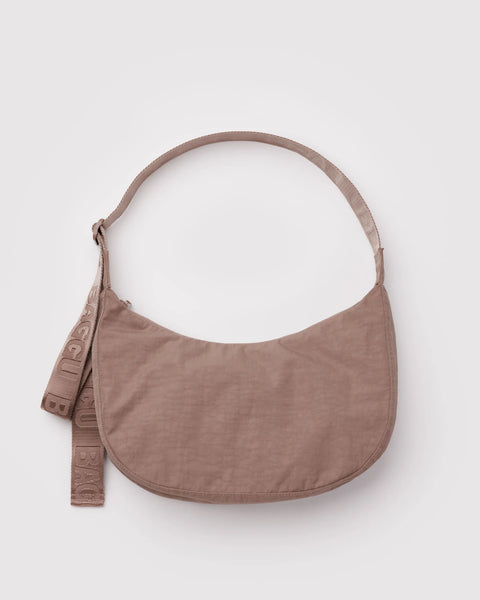 SAC « CRESCENT » MEDIUM (TOASTED ALMOND) — par Baggu