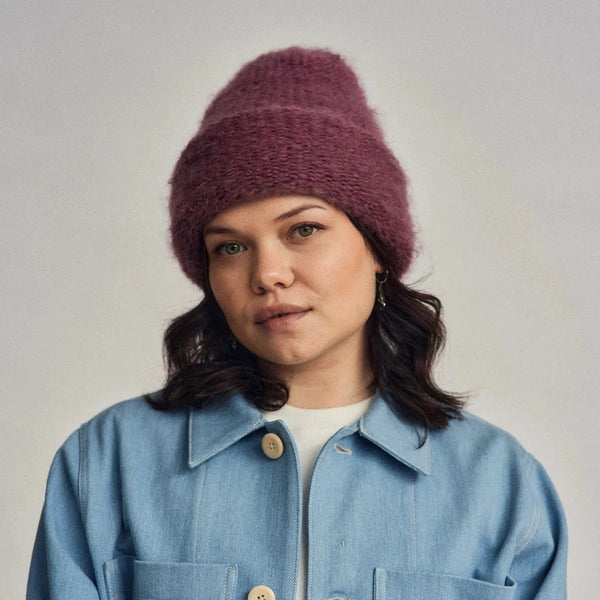 BONNET EN MOHAIR CLOUD – Prune  — par Heirloom