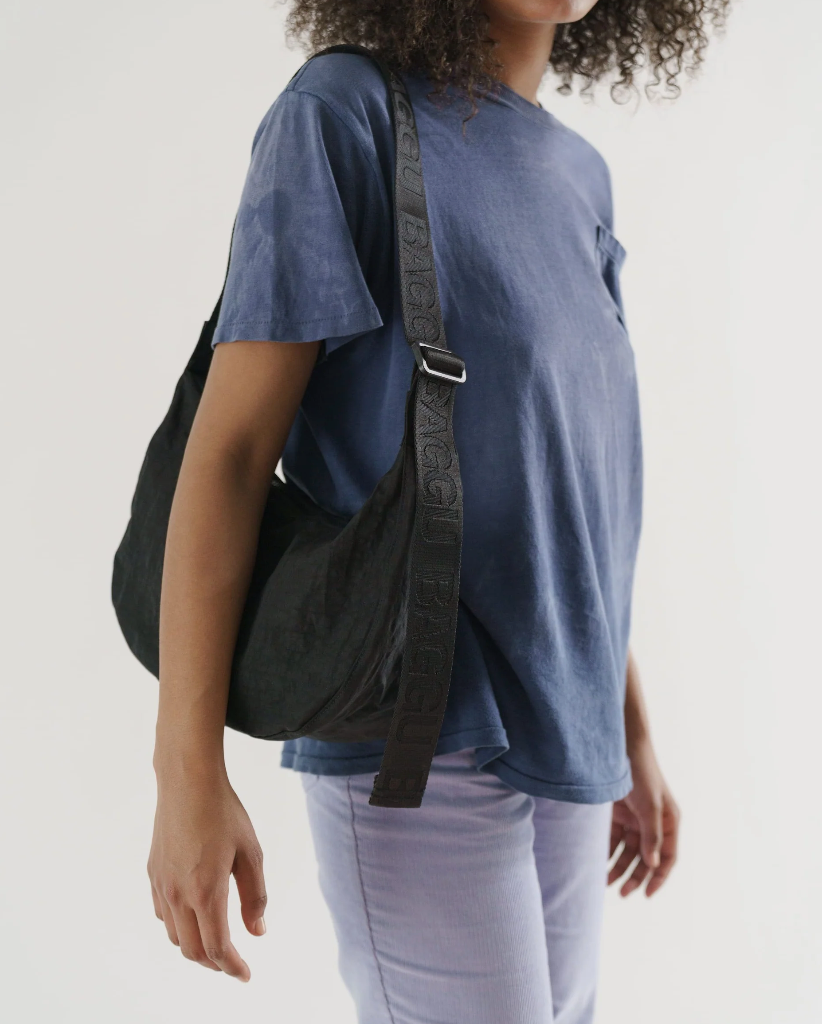 CRESCENT BAG, Black (different sizes) — by Baggu