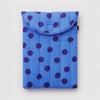 POCHETTE D'ORDINATEUR PUFFY - À POIS BLEUS (plusieurs formats) — par Baggu