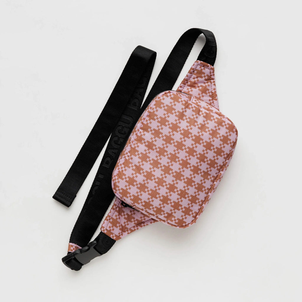 PUFFY FANNY PACK ROSE PIXEL GINGHAM — by Baggu