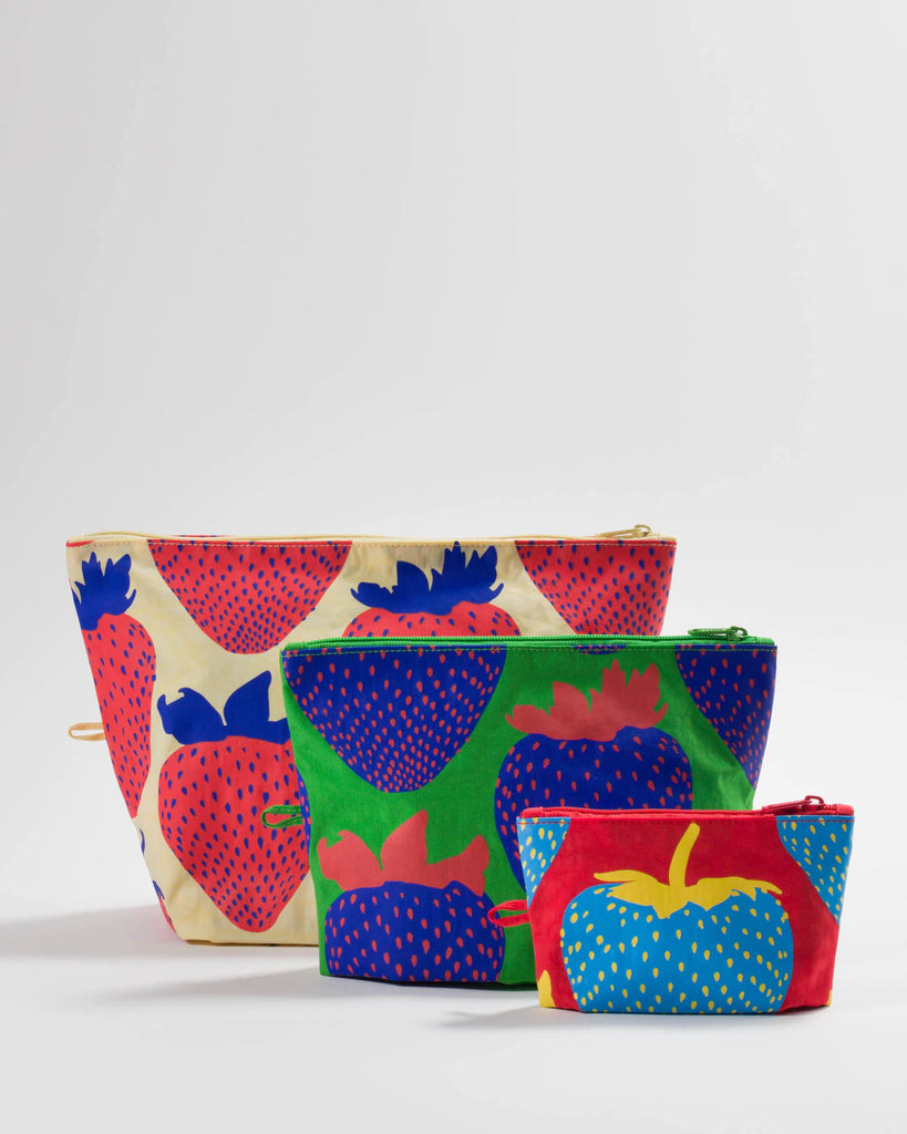 GO POUCH SET ELECTRIC STRAWBERRIES — by Baggu