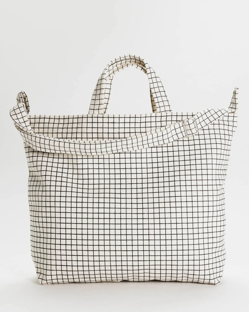 HORIZONTAL ZIP DUCK BAG NATURAL GRID — by Baggu - Main Image